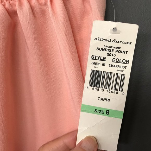 Alfred Dunner Soft Pull-On Capris Pockets Pants - Picture 5 of 8